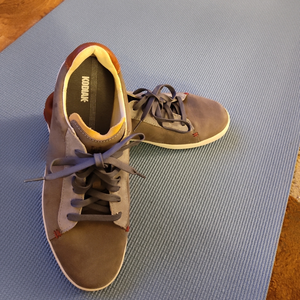 Men's casual shoes